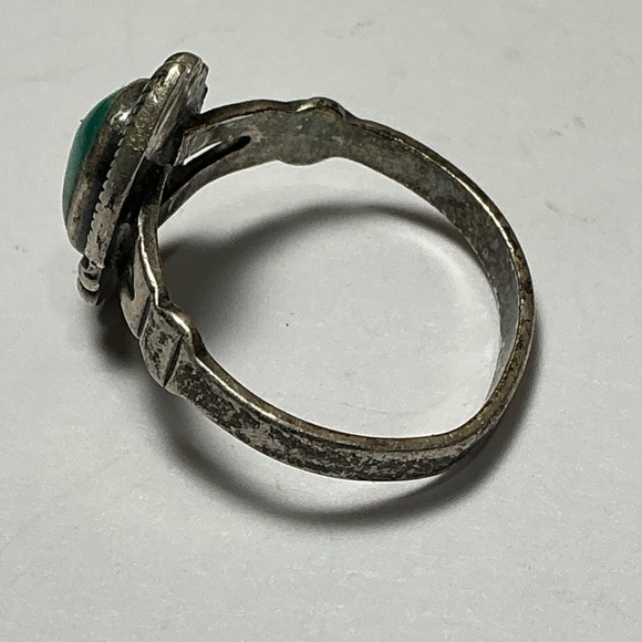 Native American Sterling Silver Ring with a Turquoise Stone. Size 6 - Picture 6 of 8